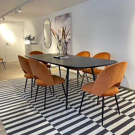 Geraeumige Stadt-wohnung - Mit Parkplatz