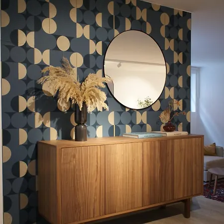 Geraeumige Stadt-wohnung - Mit Parkplatz Apartment