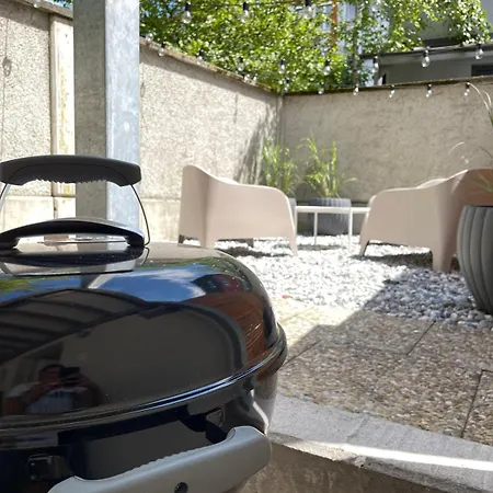 Geraeumige Stadt-wohnung - Mit Parkplatz Apartment *